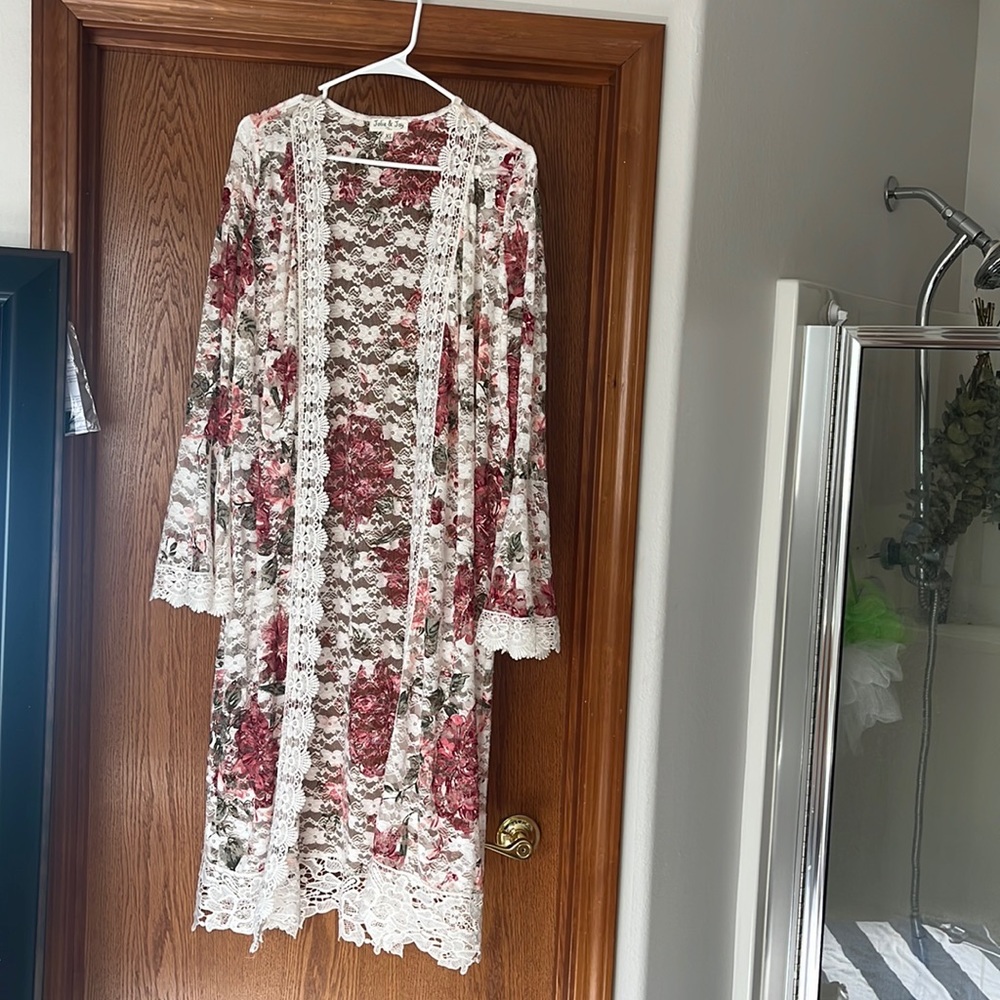 Women’s Shrug long with printed flowers